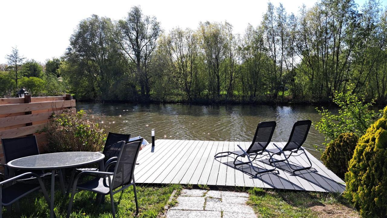 Het Witte Chalet Aan Het Water Van Monumentaal Fort Ooltgensplaat Exterior foto